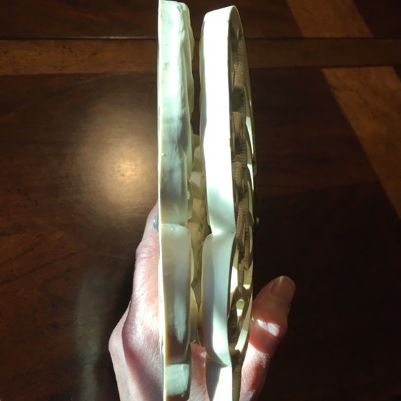 Home Interiors “Wicker-styled” white plastic wall art set includes 2 Butterflies - Picture 11 of 11